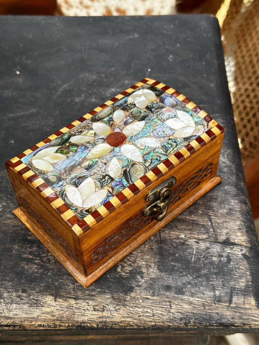 Walnut wood & green shells (small box )