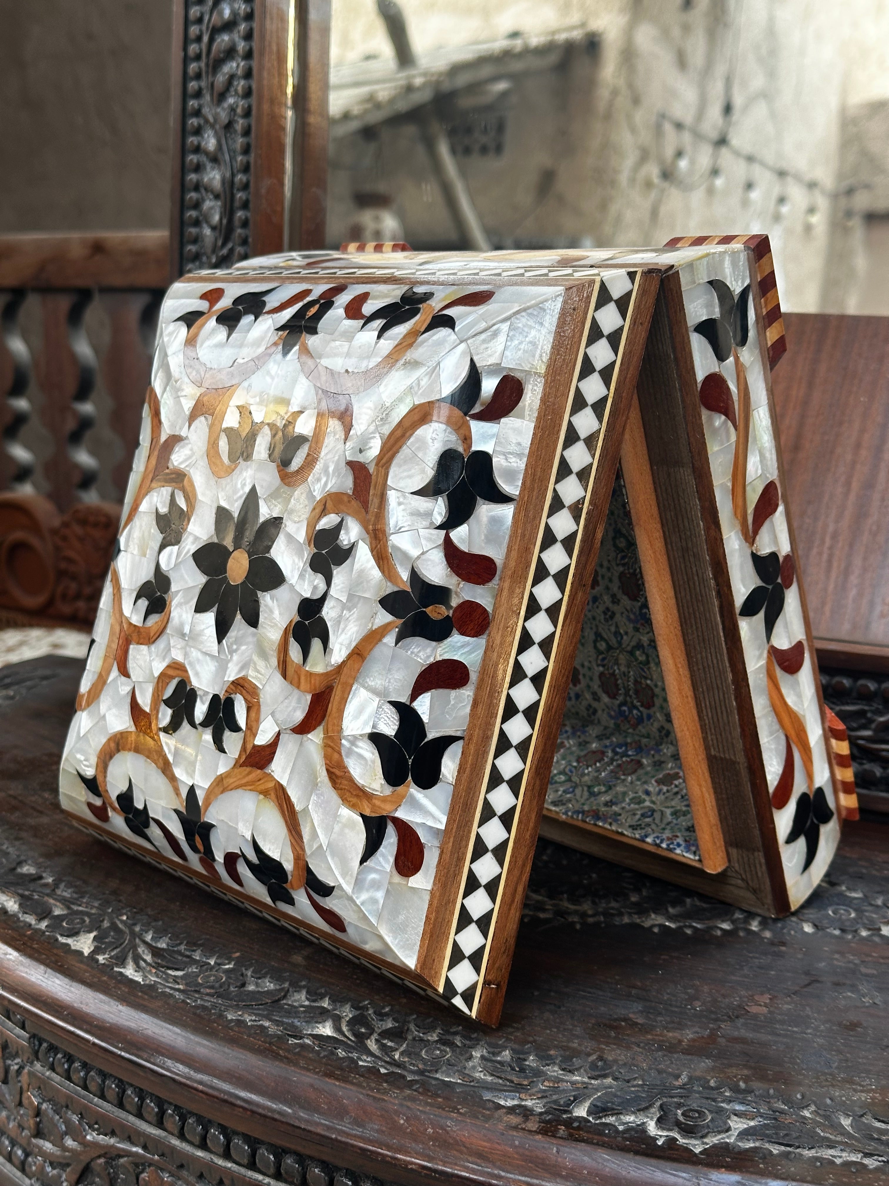 Luxury White Mother of Pearl Keepsake Box – Handcrafted Natural Wood & Damascus Brocade Lining (25x25 cm)
