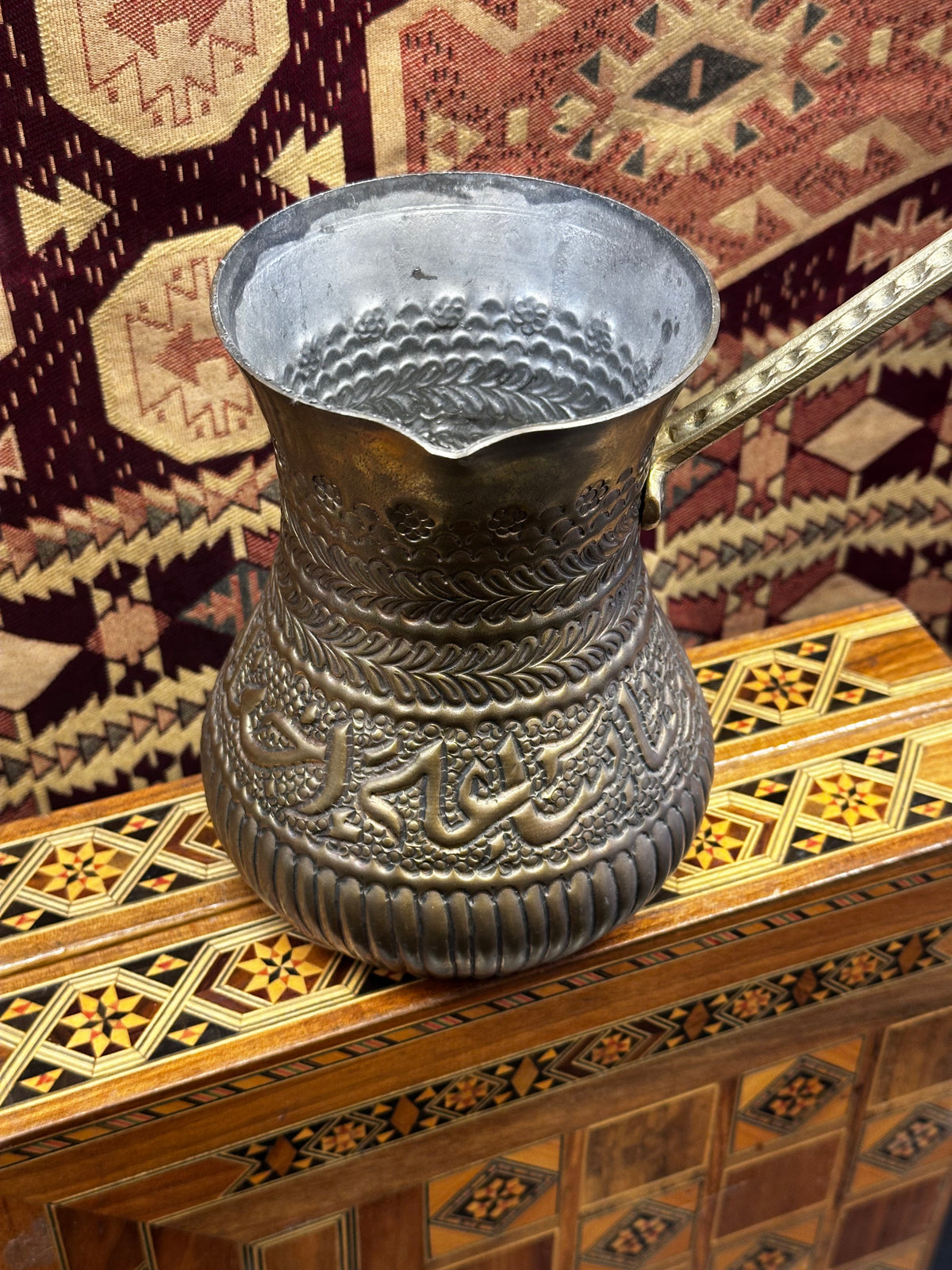 فخر الصناعة السورية دلة نحاس منقوشة يدوياً