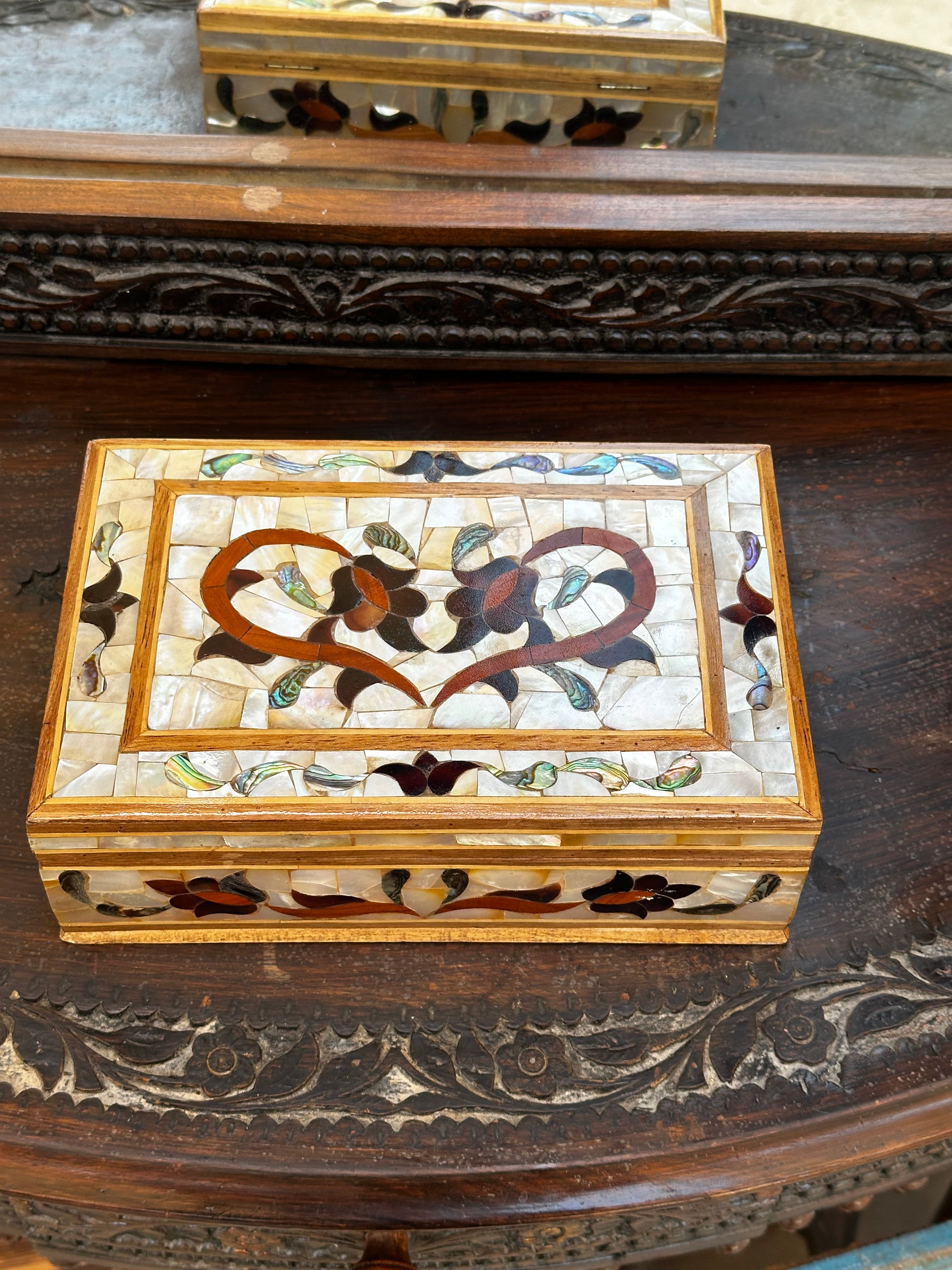 Tulip Mother of pearl jewelry box
