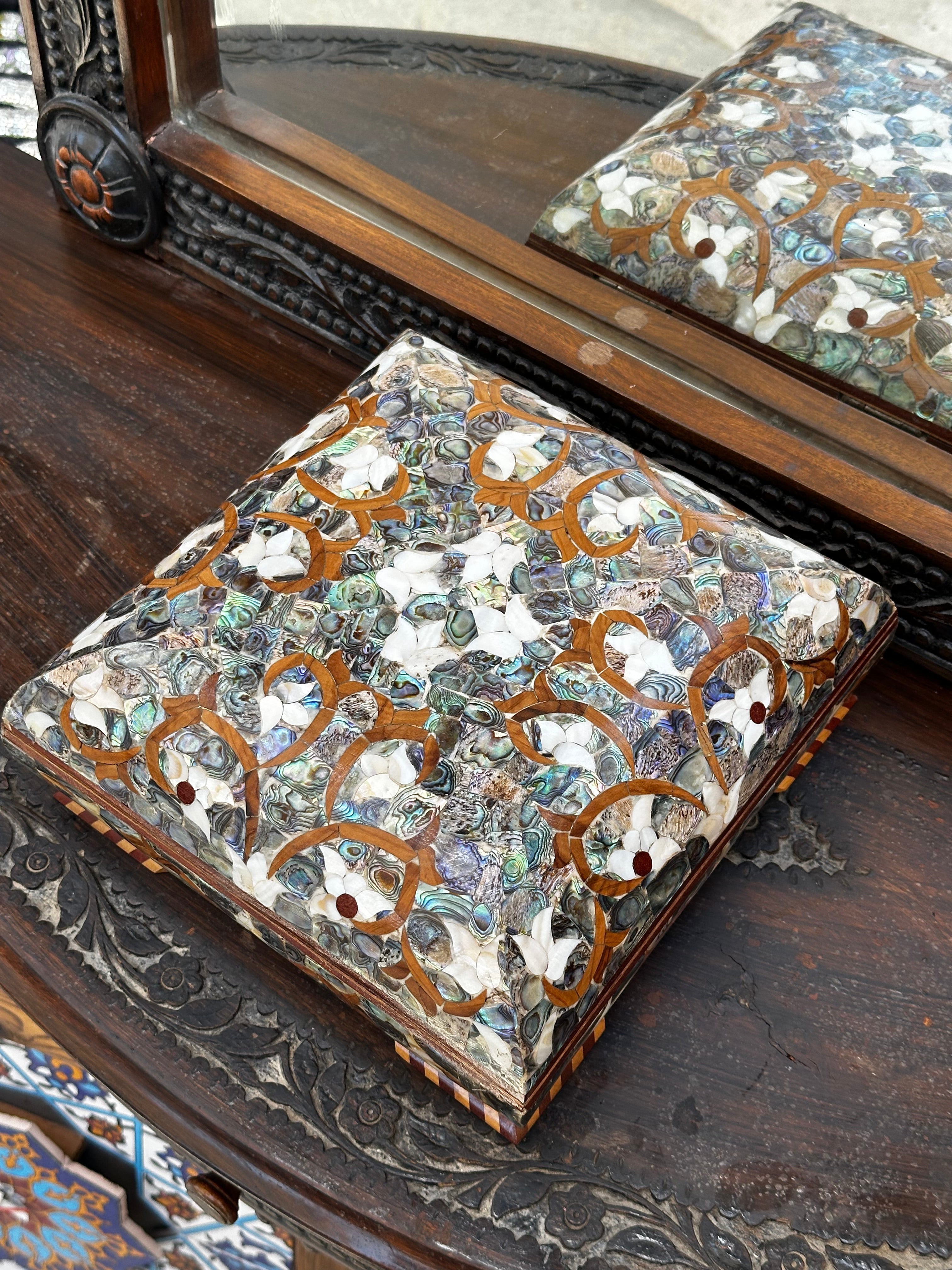 Green mother of pearl jewelry box