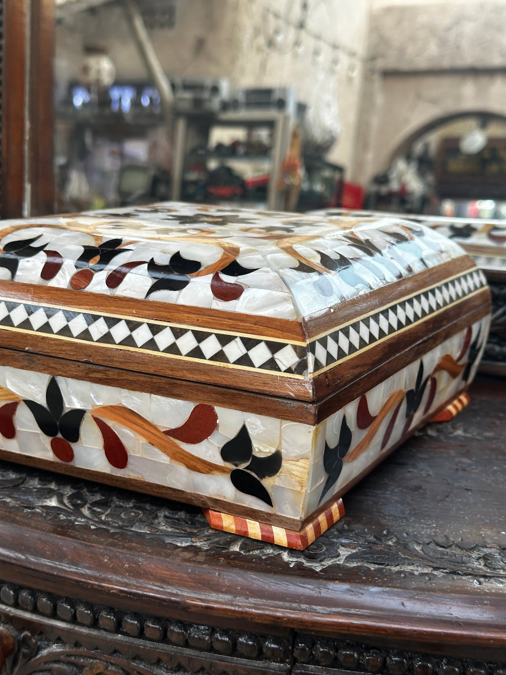 Luxury White Mother of Pearl Keepsake Box – Handcrafted Natural Wood & Damascus Brocade Lining (25x25 cm)
