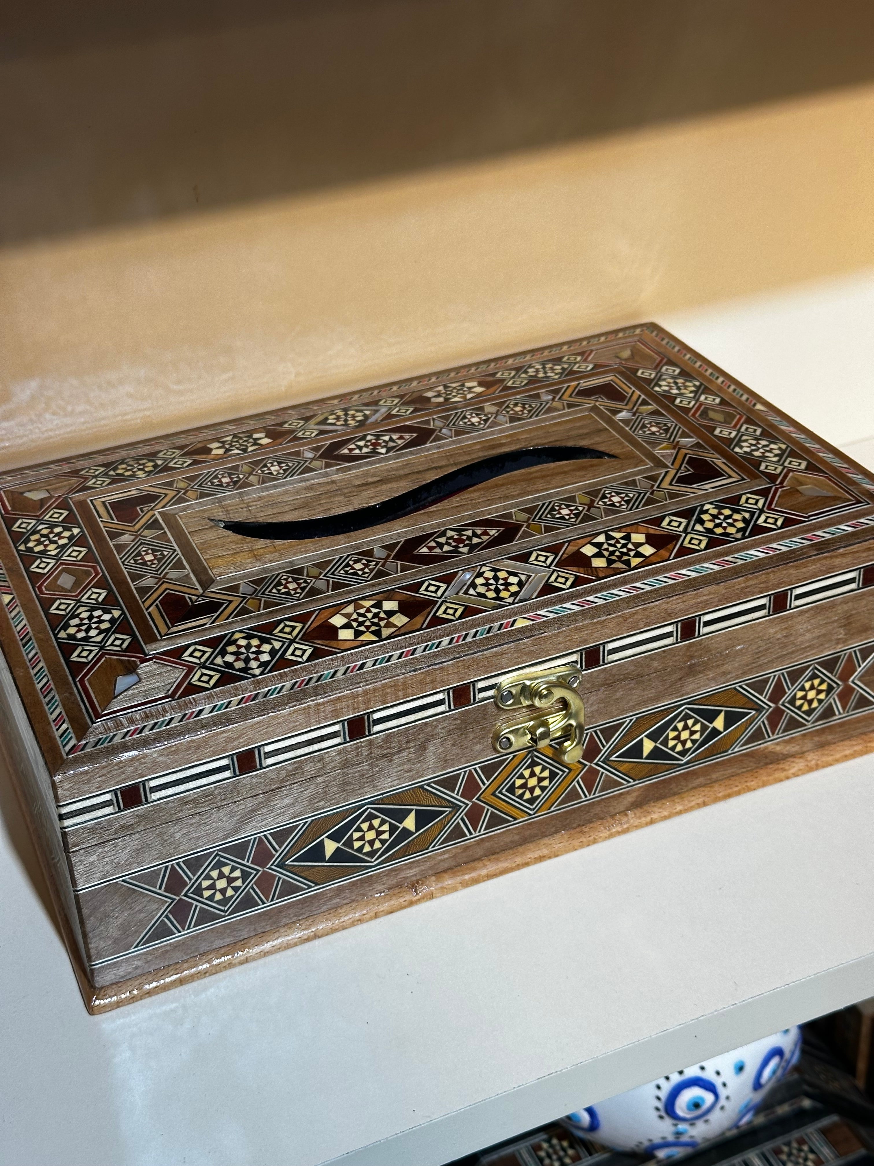 Mosaic tissue box