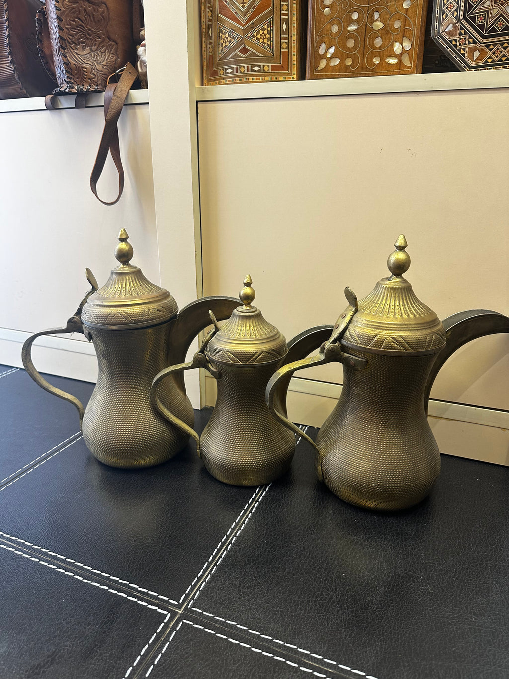 Antique style  Brass Arabic Coffee Dallah – medium (28-14 cm)