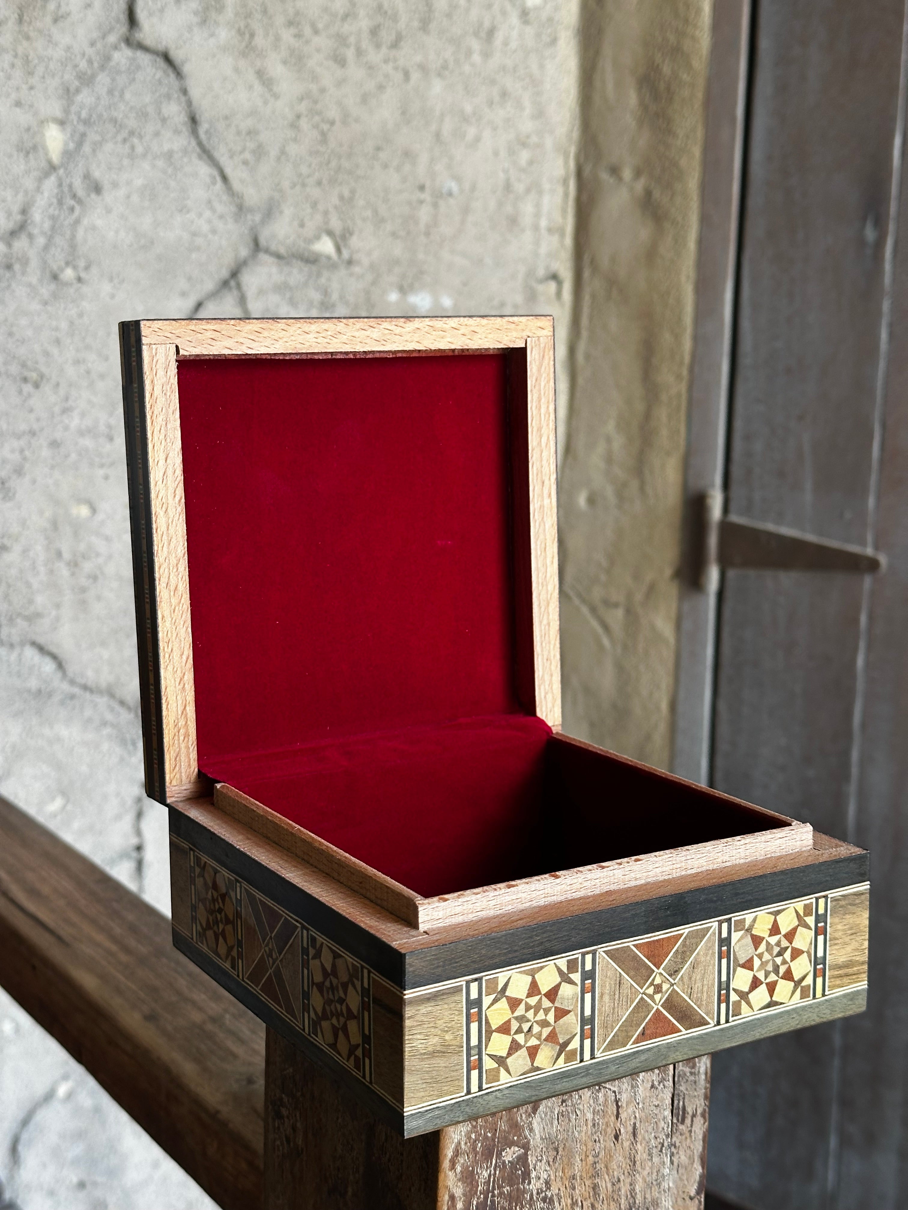 16 × 16 cm Damascene Mosaic Box