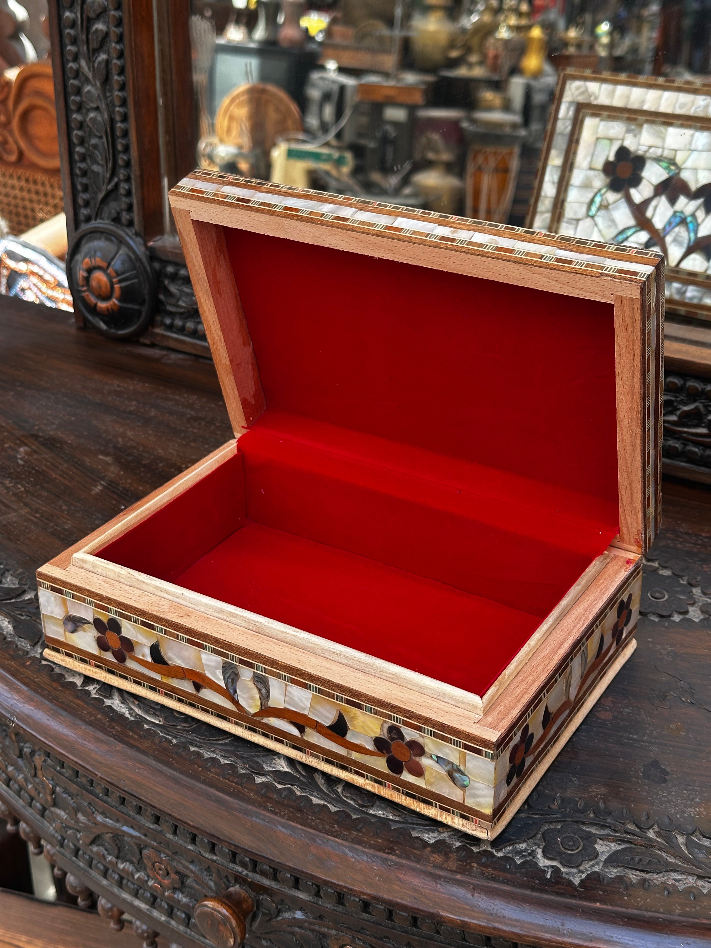 Jasmine Rose Jewelry Box – White Shell & Beech Wood