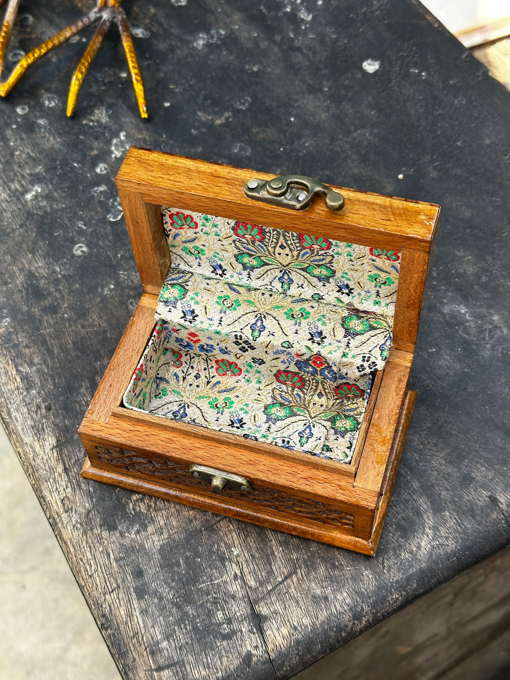 Walnut wood & green shells (small box )