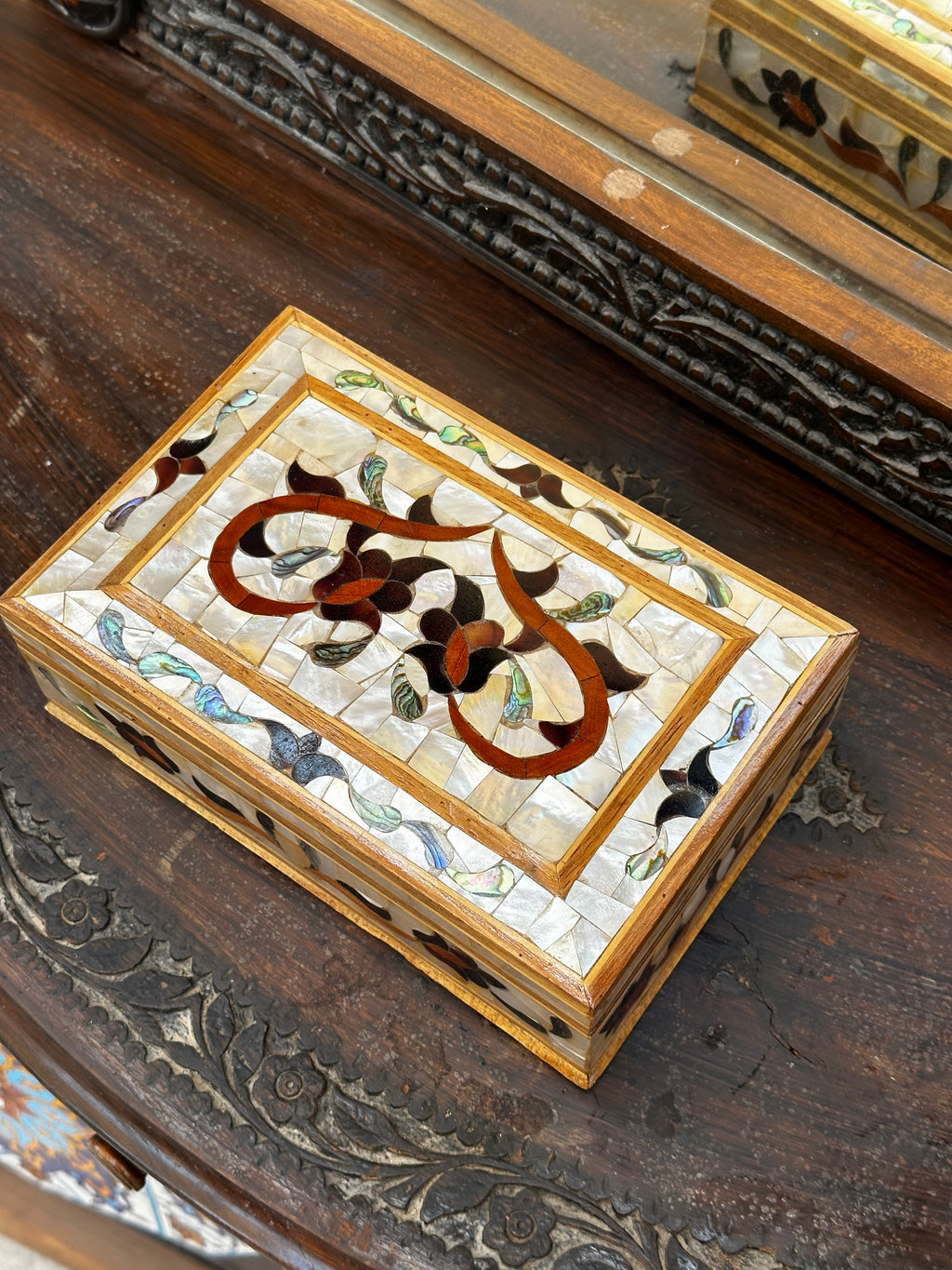 Tulip Mother of pearl jewelry box