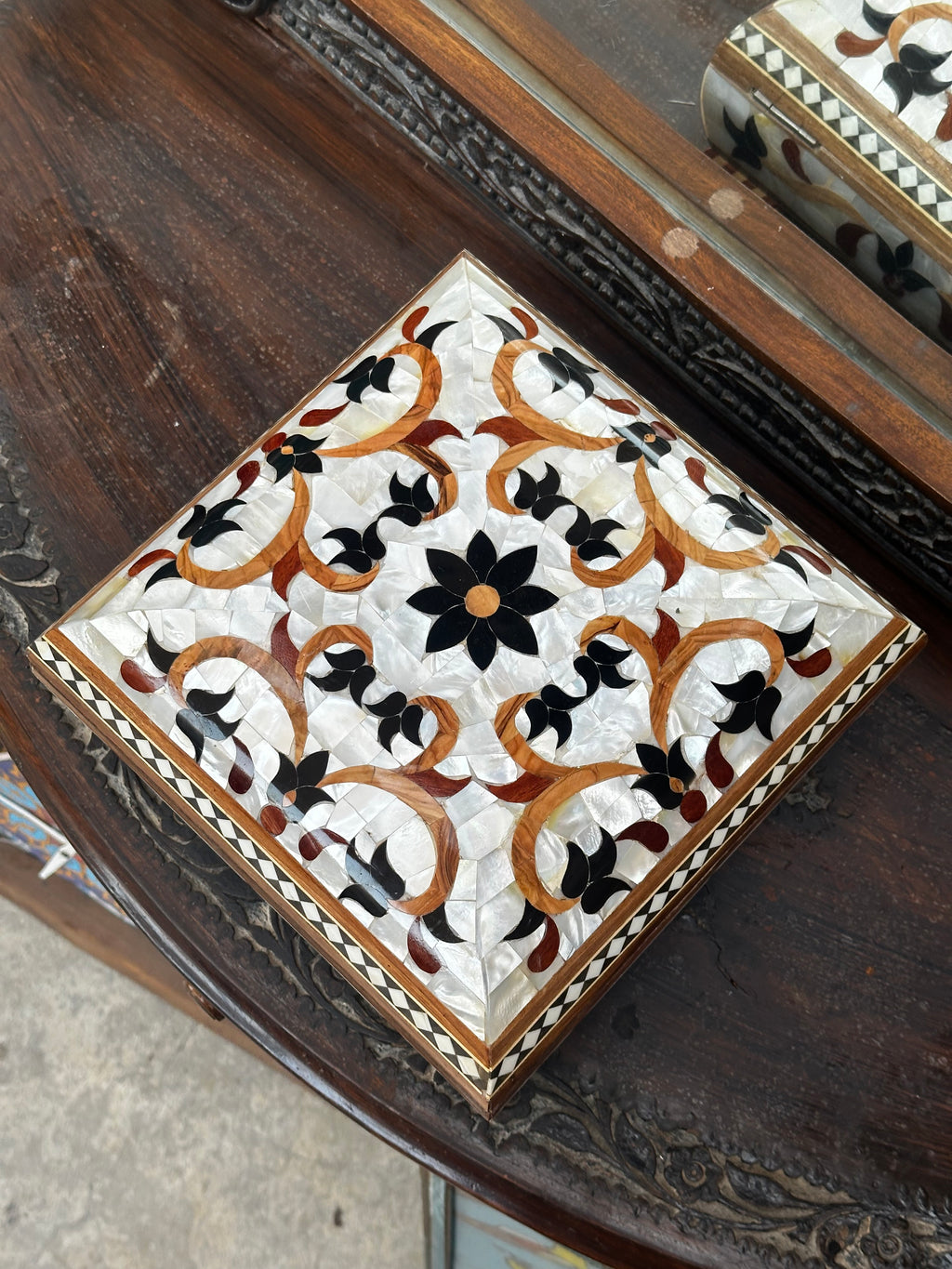 Luxury White Mother of Pearl Keepsake Box – Handcrafted Natural Wood & Damascus Brocade Lining (25x25 cm)