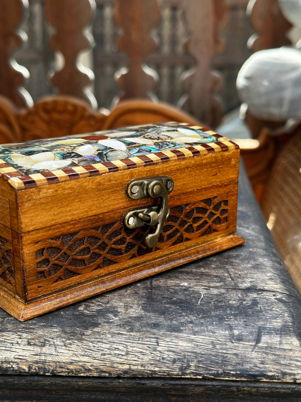 Walnut wood & green shells (small box )