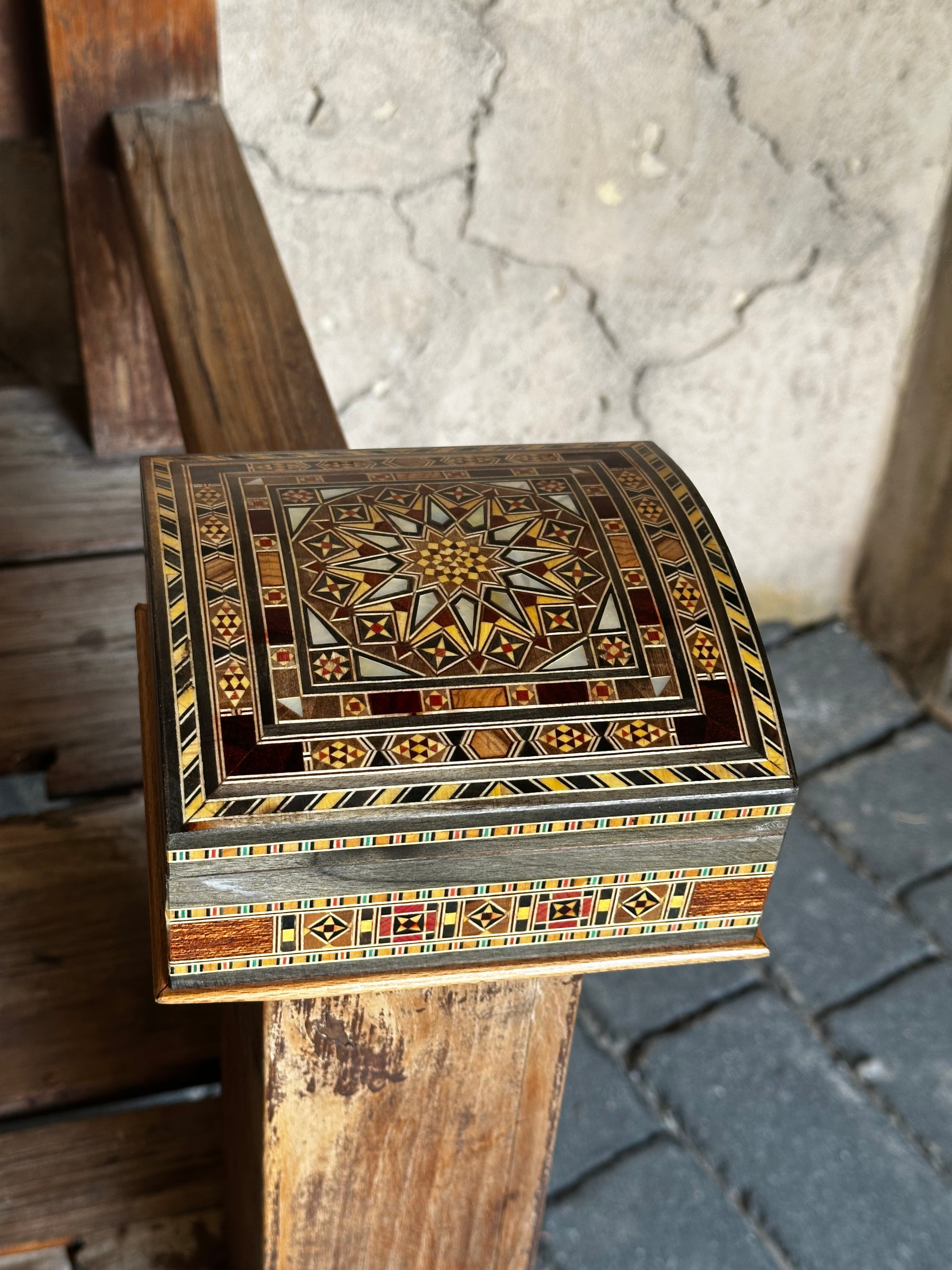 16 × 16 cm Damascene Mosaic Box