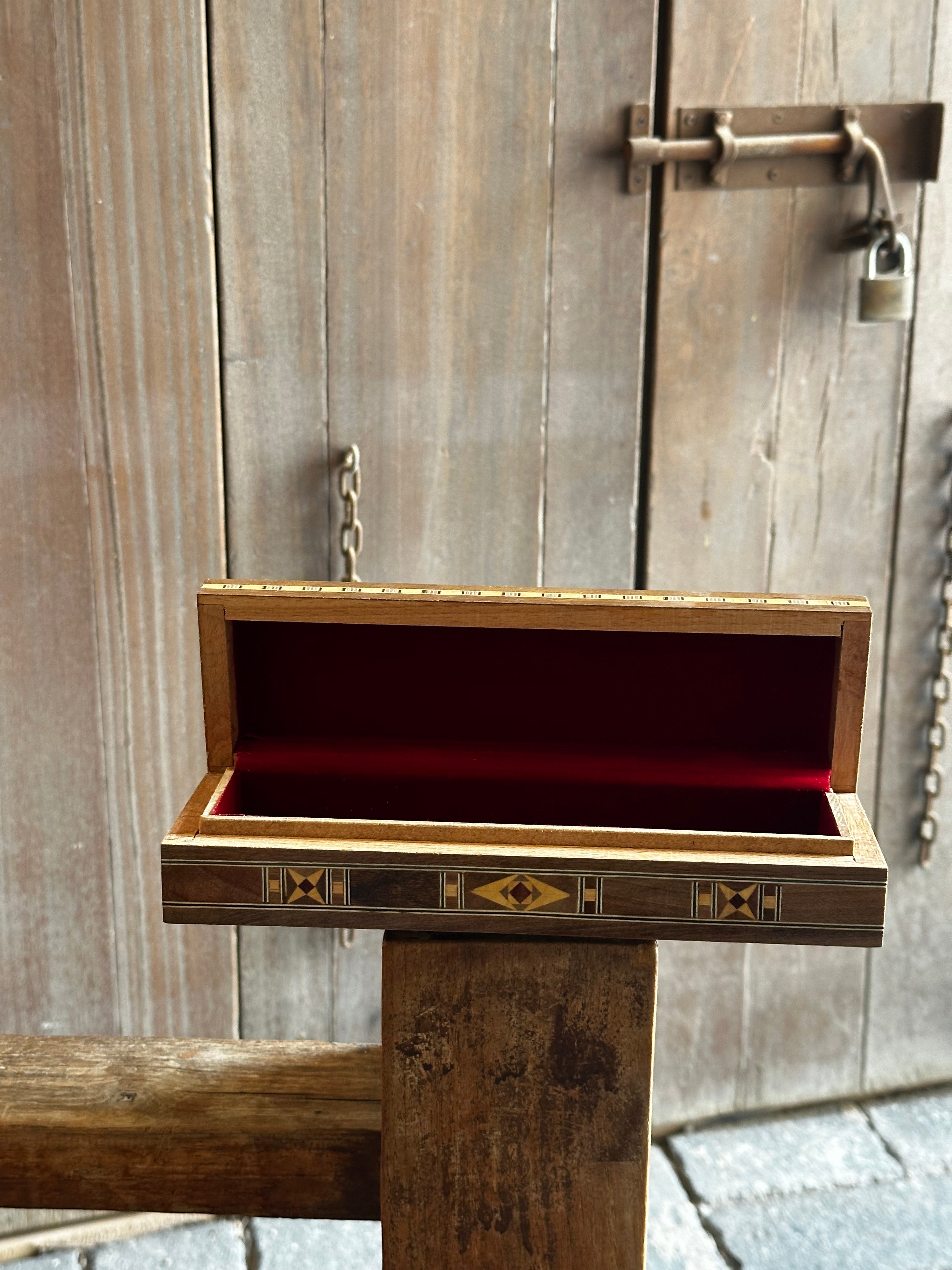 Rosary Mosaic box light color