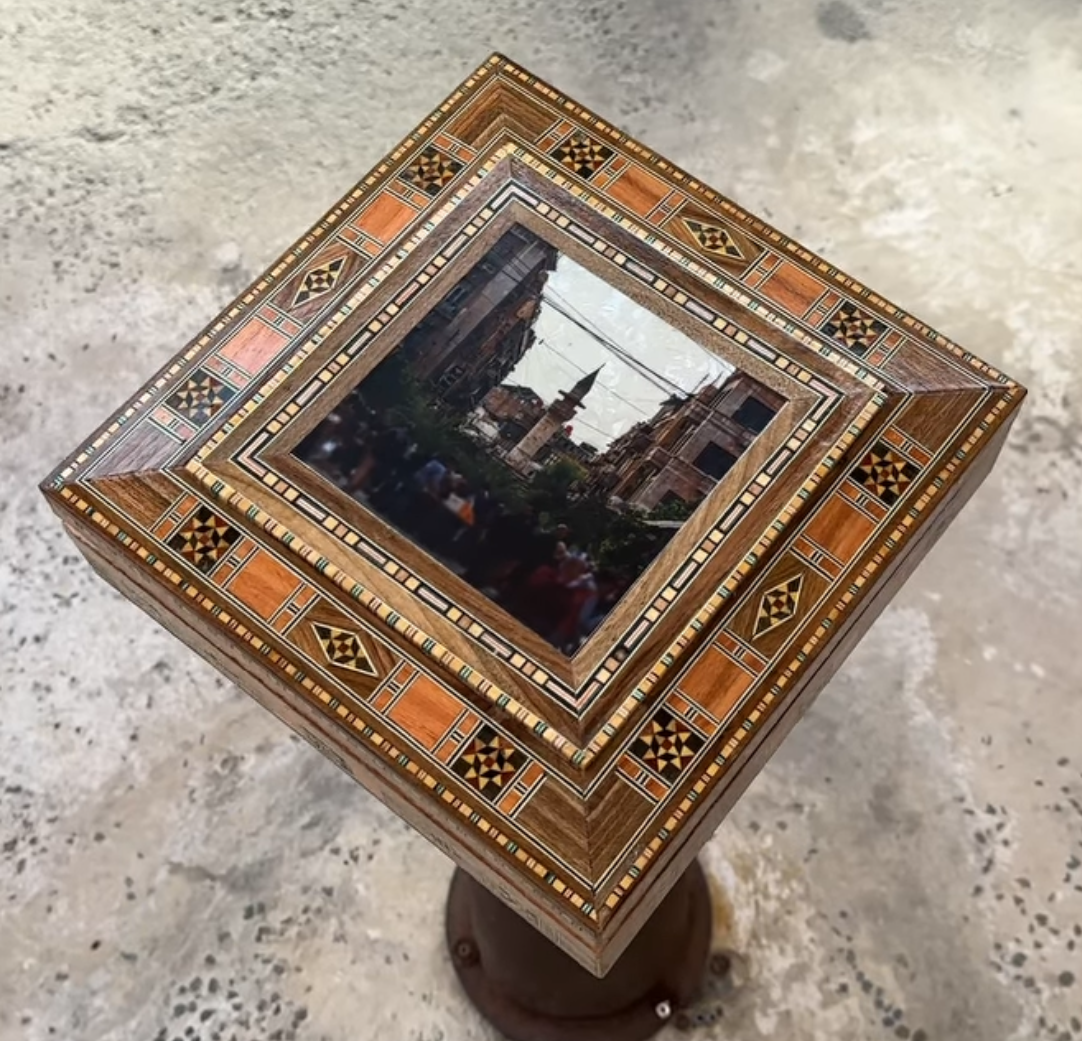 Add a photo to your box