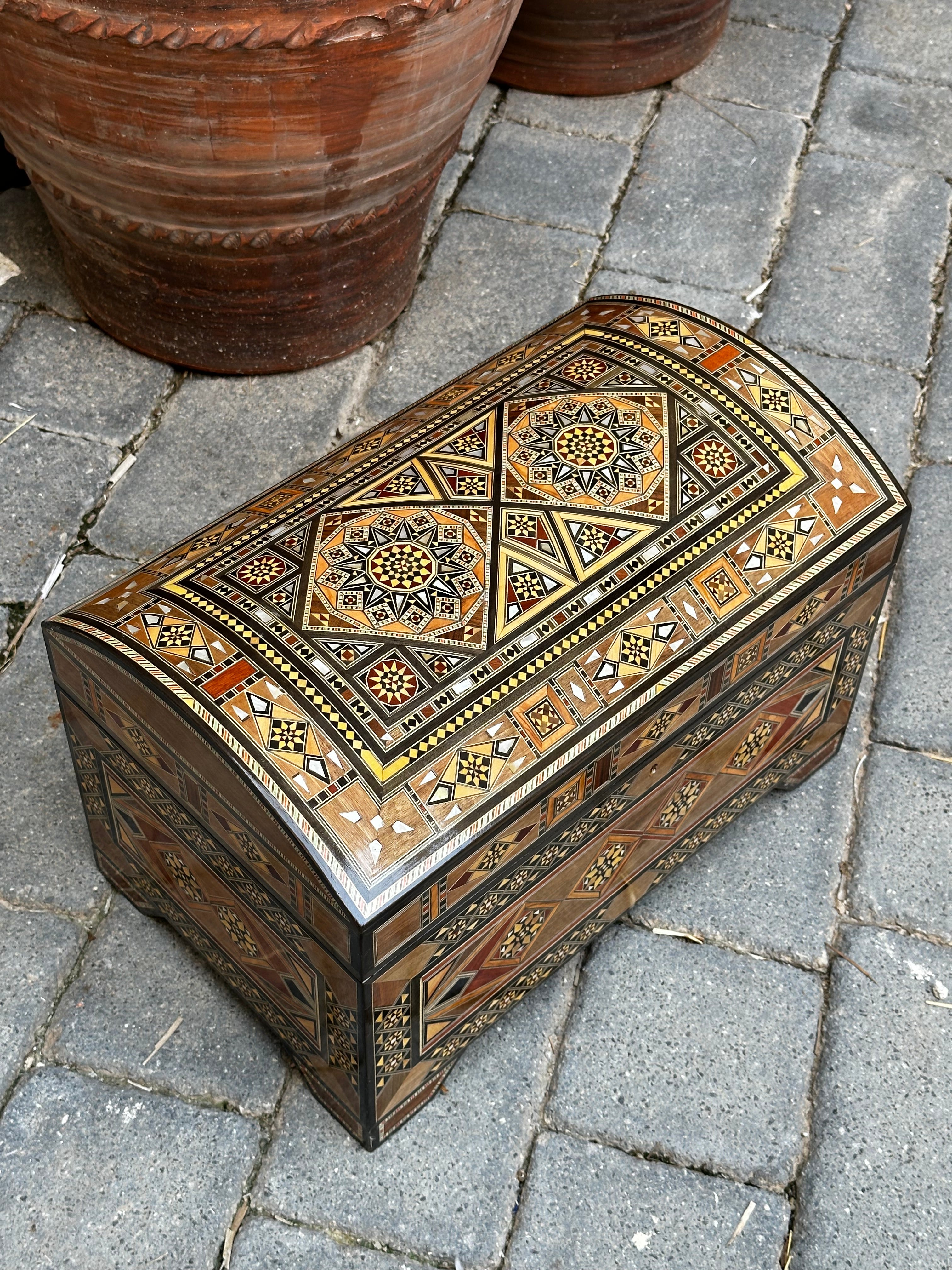 Mosaic mandos