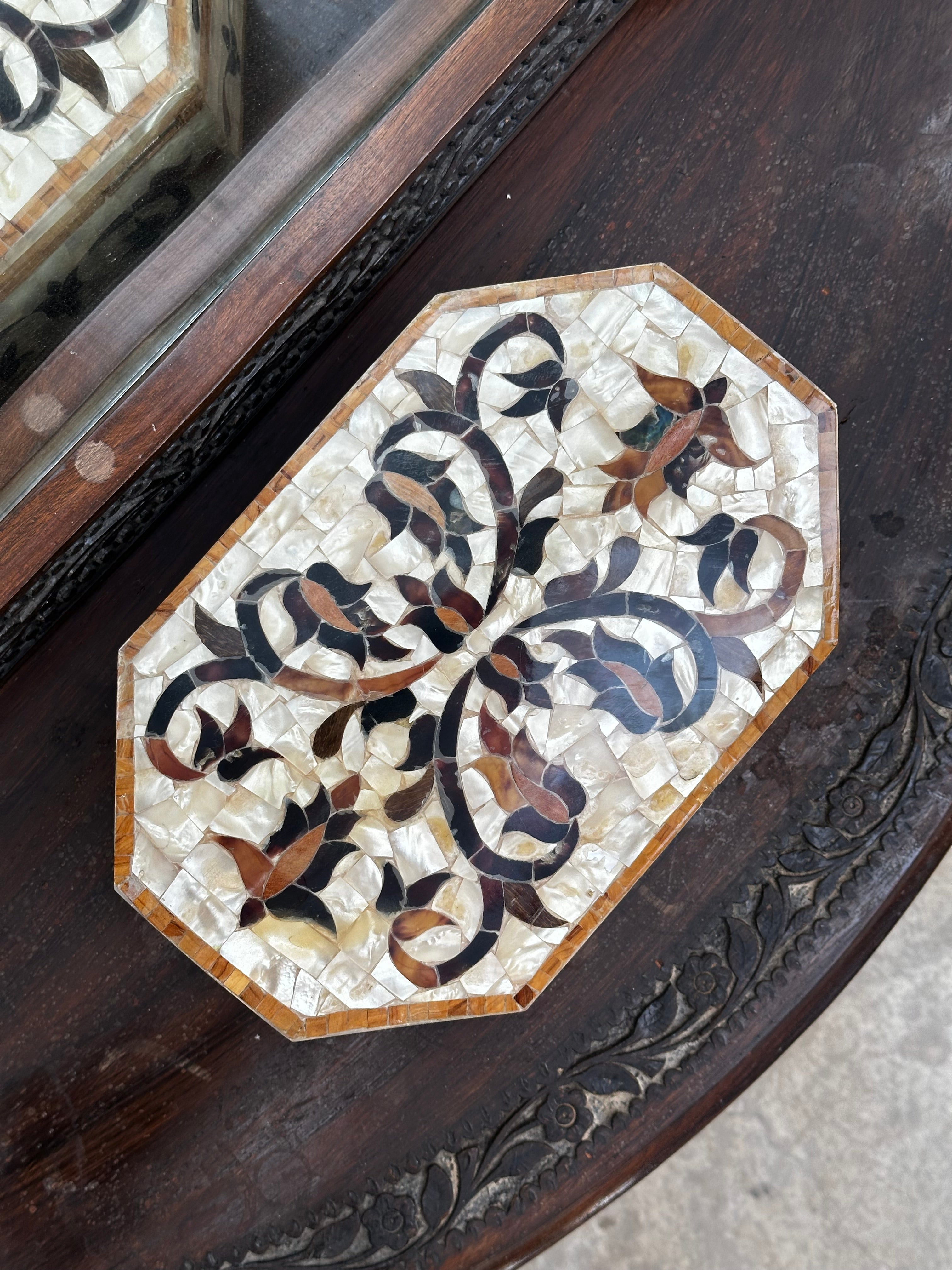 Mother-of-Pearl Jewelry Box (golden color)