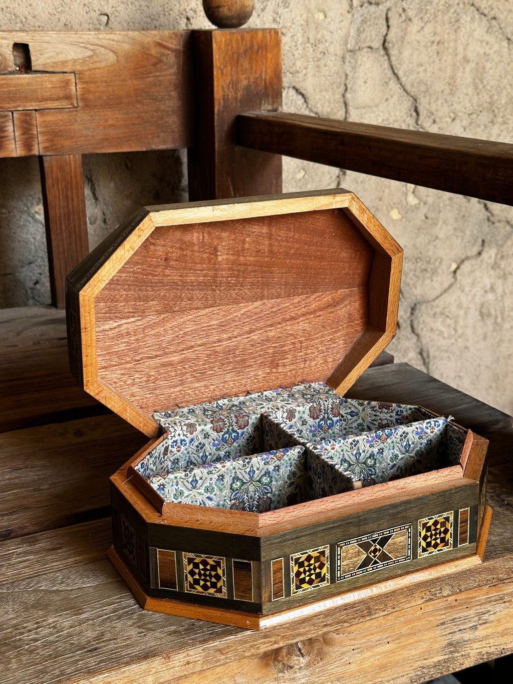 Handcrafted Mosaic & Mother-of-Pearl Storage Box – 27 × 16 cm