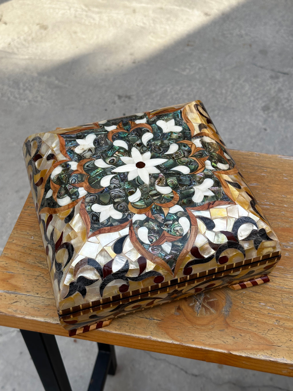 26*26 mother of pearl box